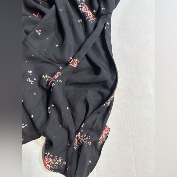 Show me Your MuMu Black Floral Tunic Top, size S NWT - Picture 13 of 15